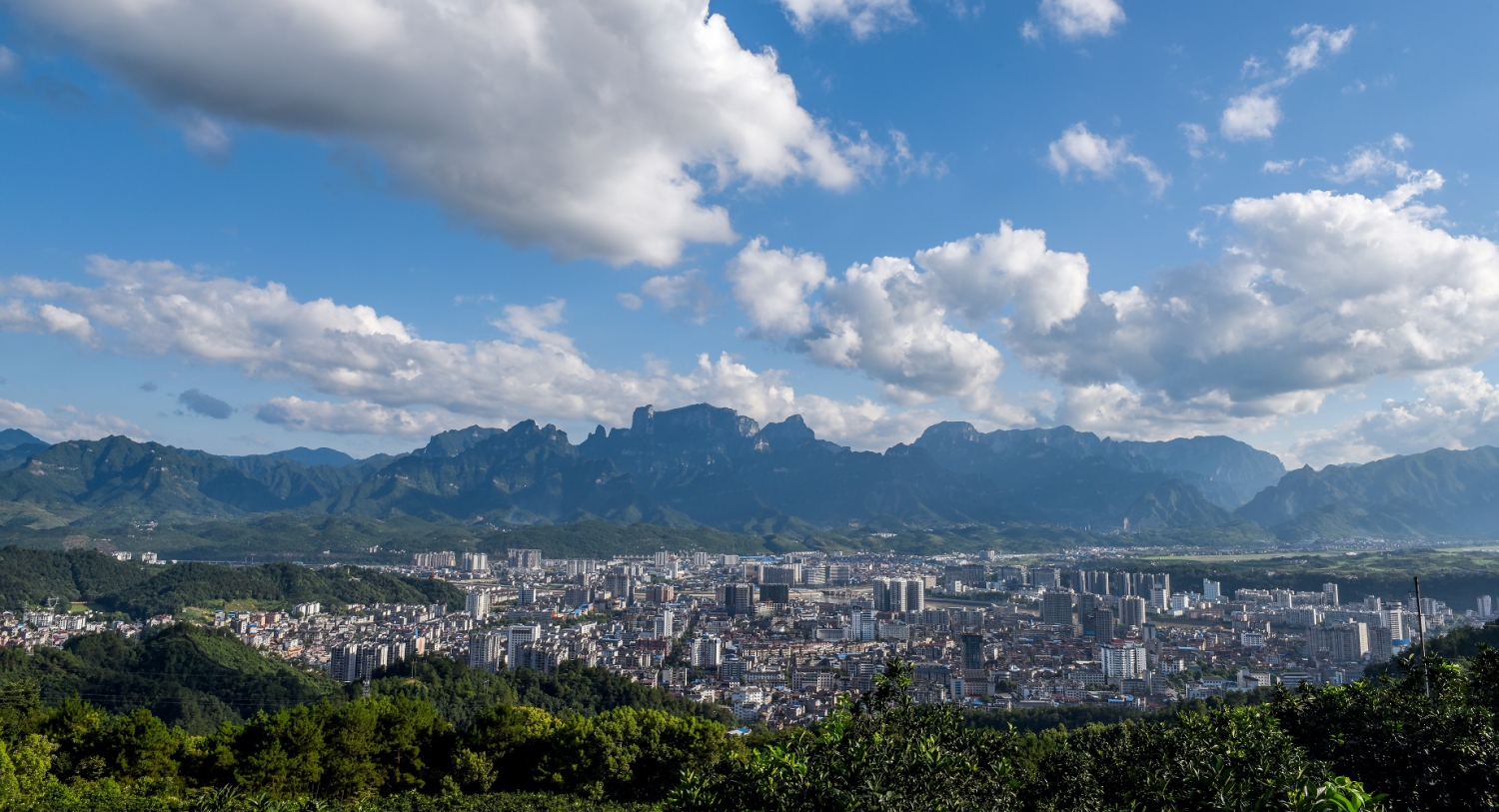 天门山下大庸城