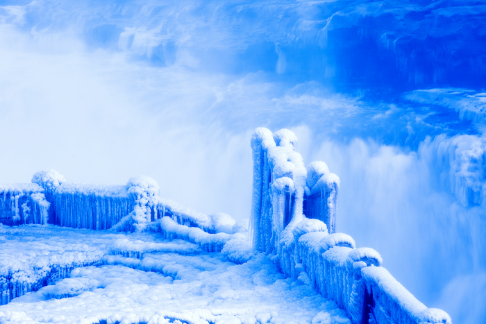 2.壶口瀑布，冰天雪地