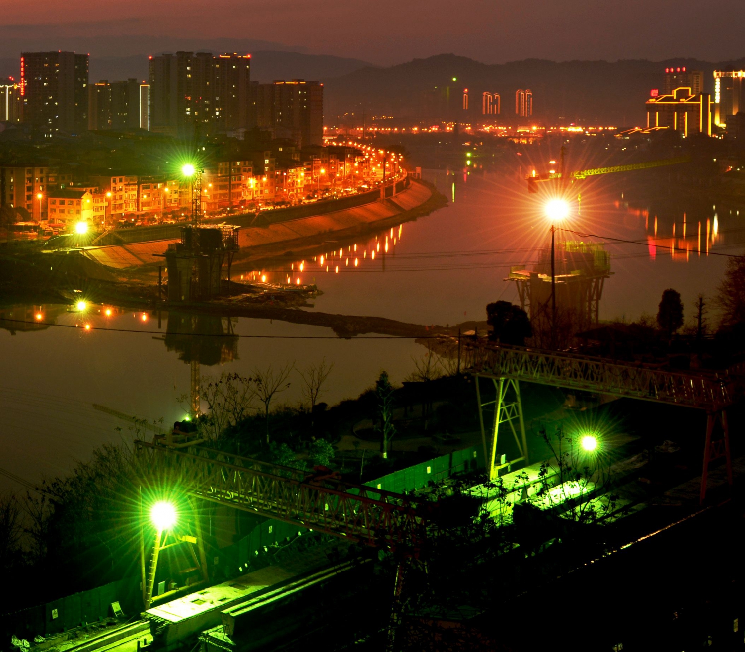 建设工地夜色美