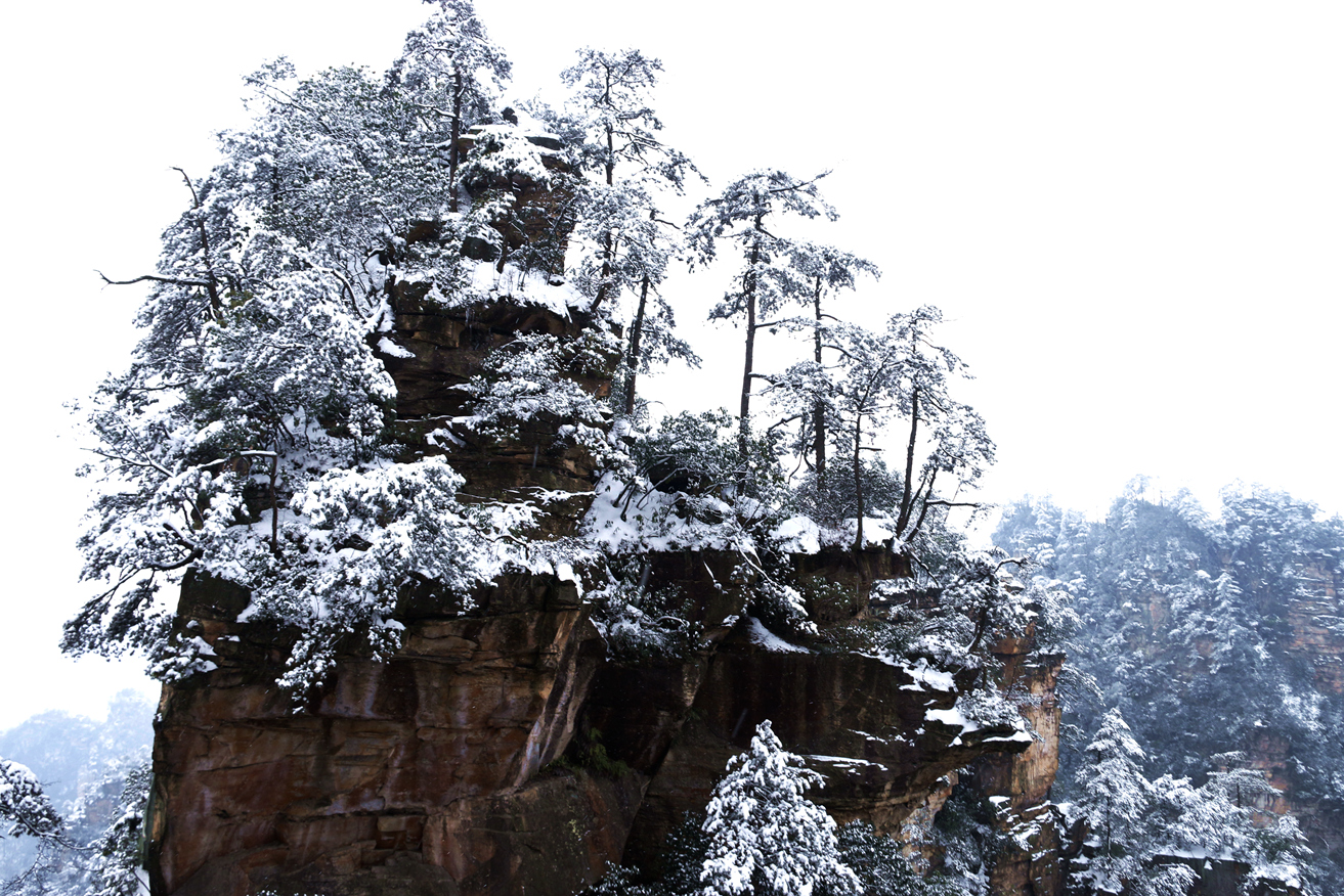 雪景中的黄石寨景区