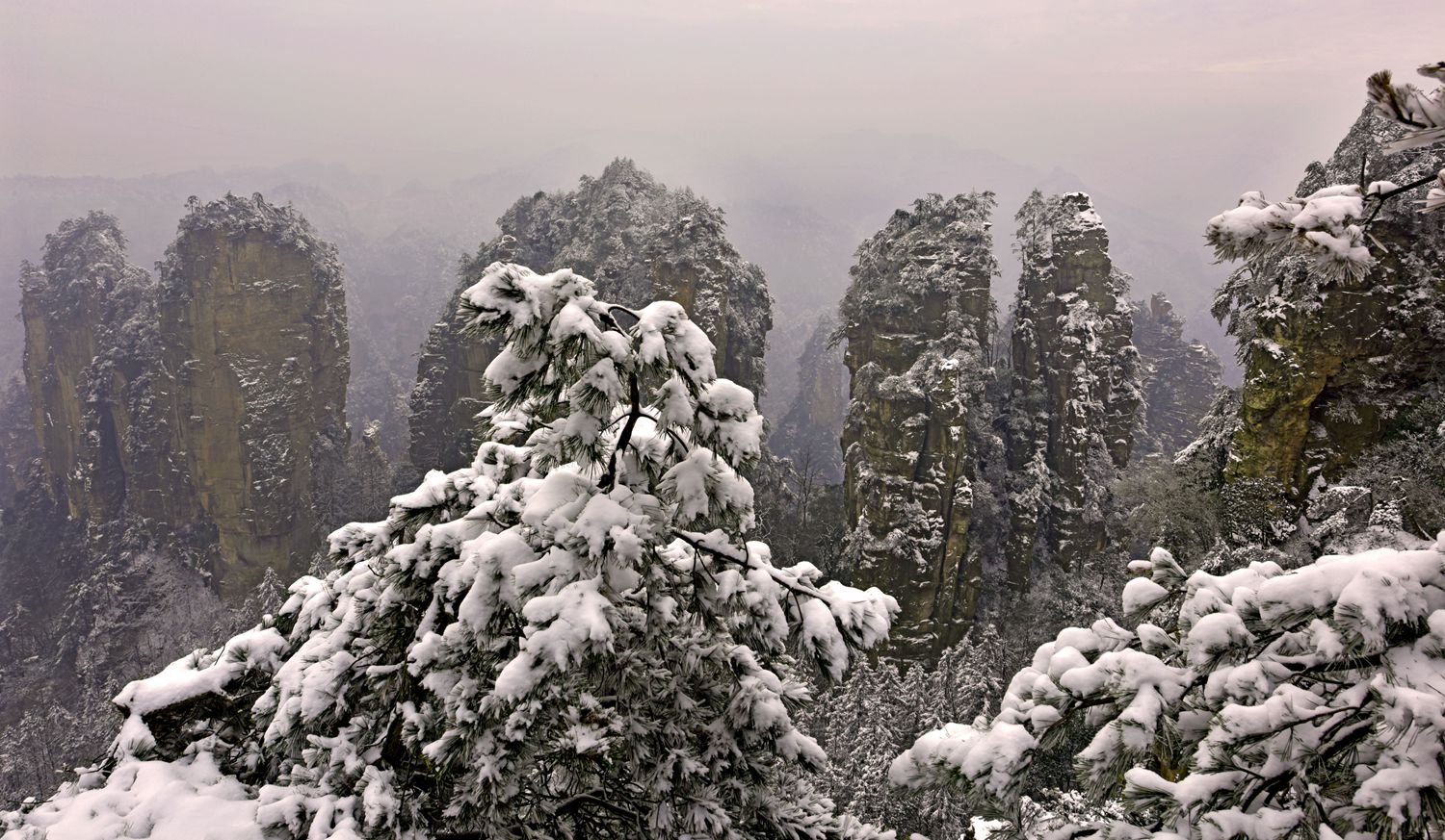 瑞雪争辉黄石寨