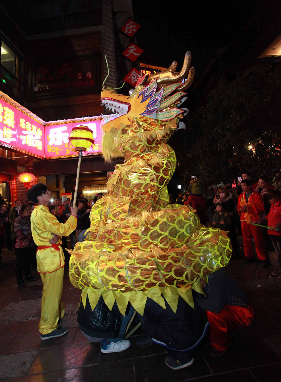 金龙闹府城