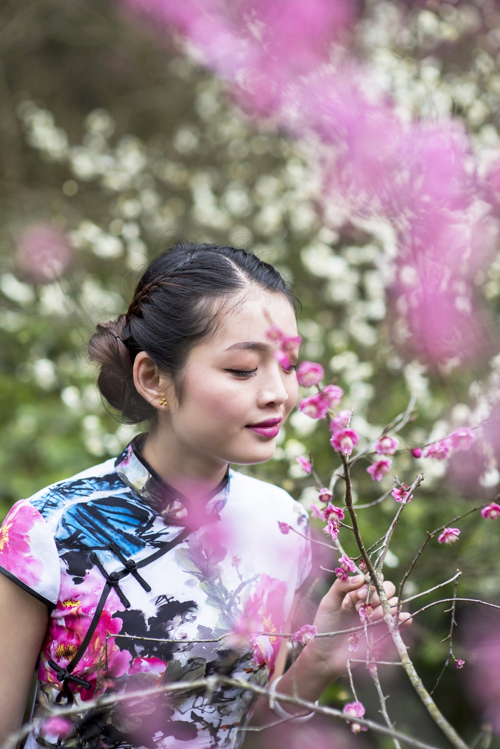 赏花少女