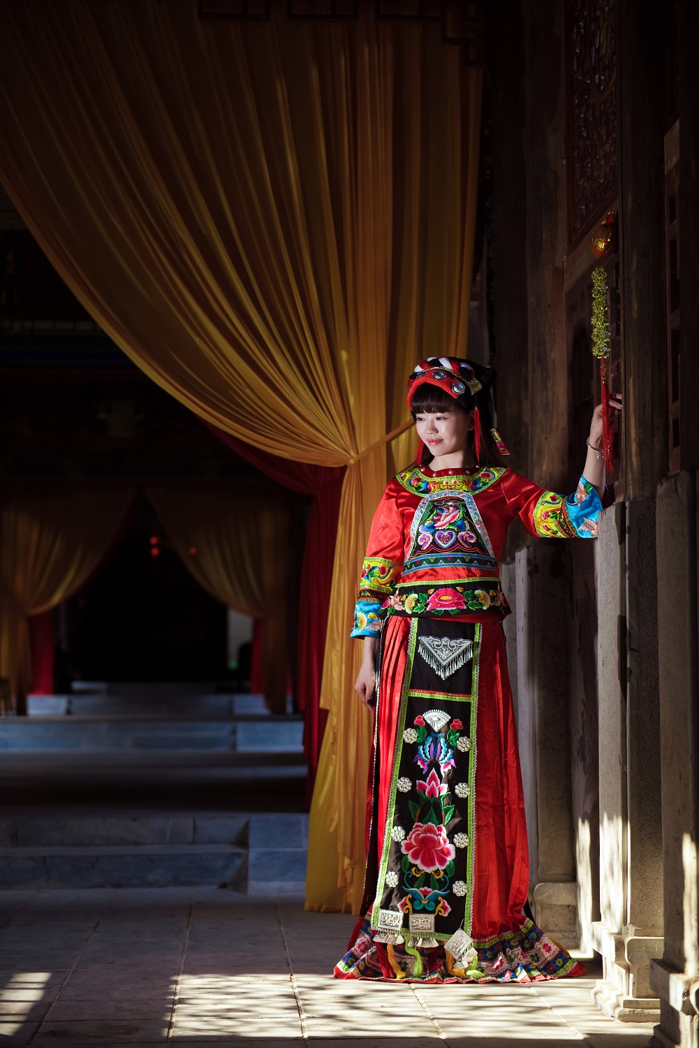 盛装土家妹