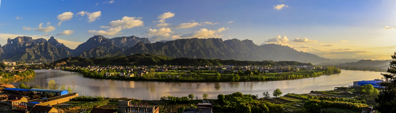 天门山下荷花村