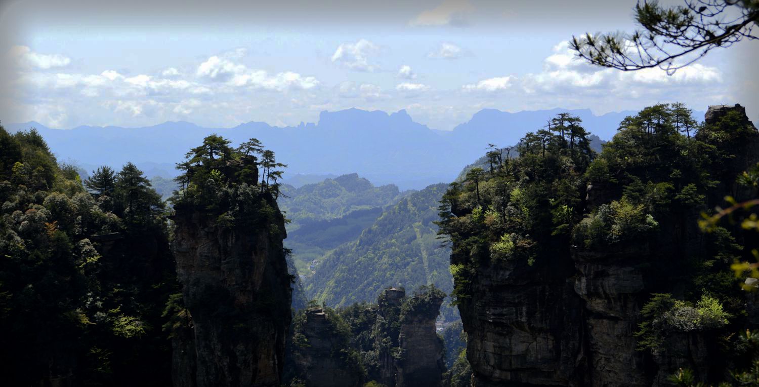 黄石寨远眺天门山