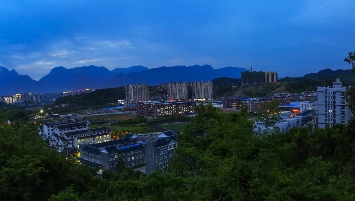 吉大夜色—张家界新学院1