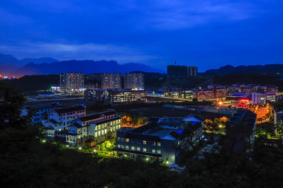 吉大夜色—张家界新学院3