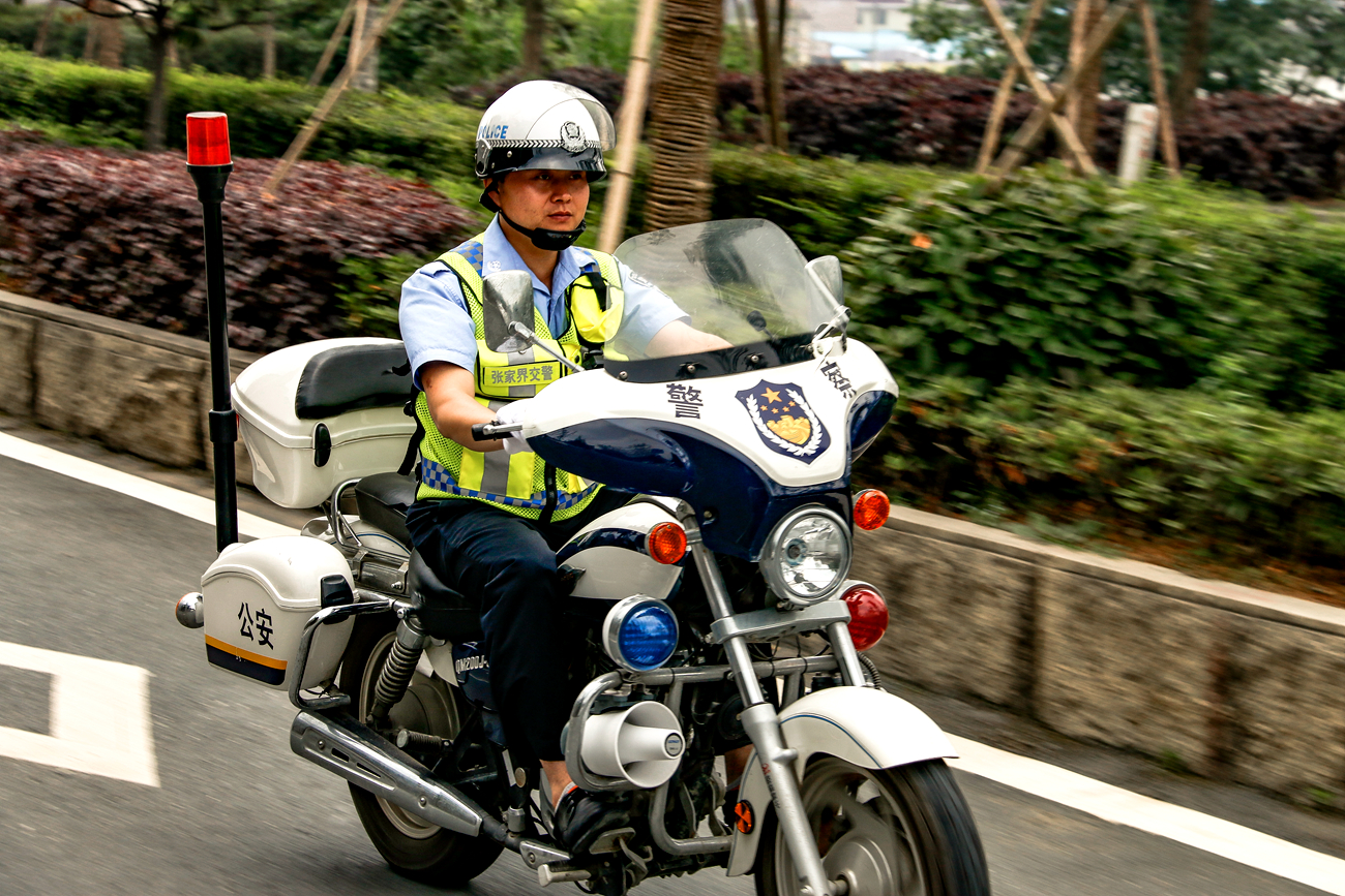 交通警察巡逻执法