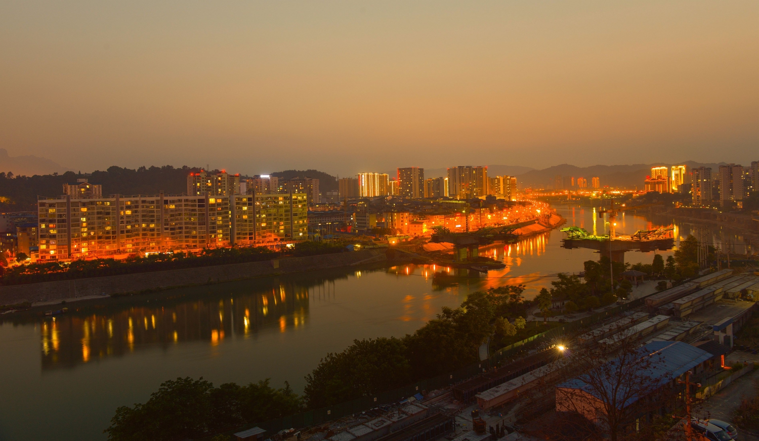 建设工地夜色美
