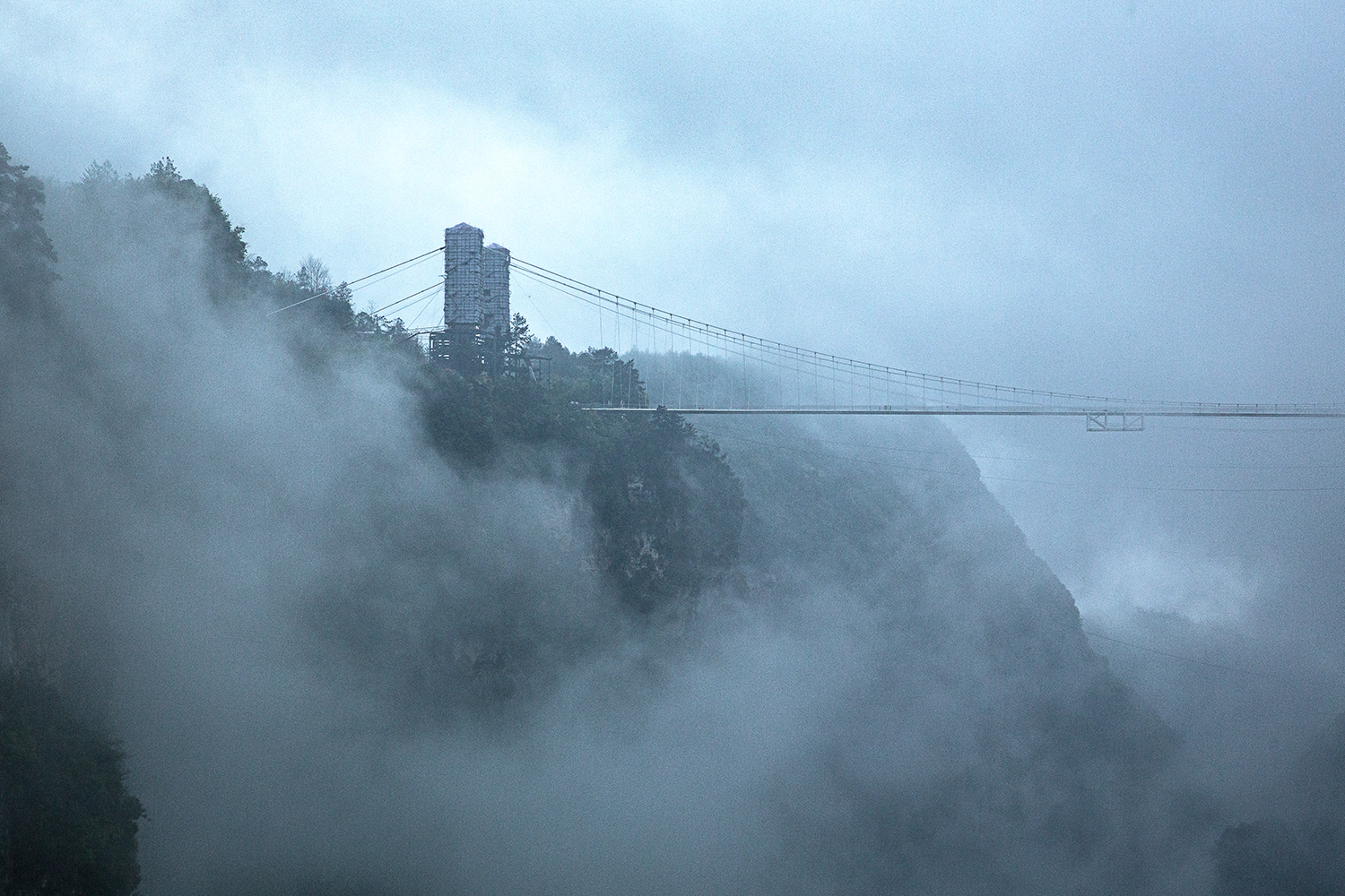 雾锁大峡谷