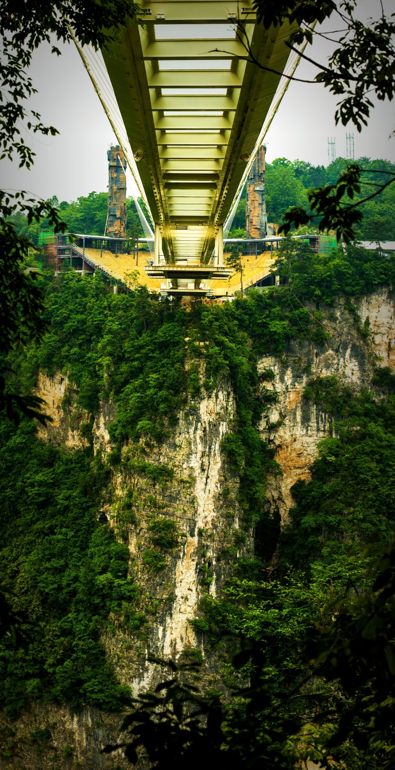凌空飞渡