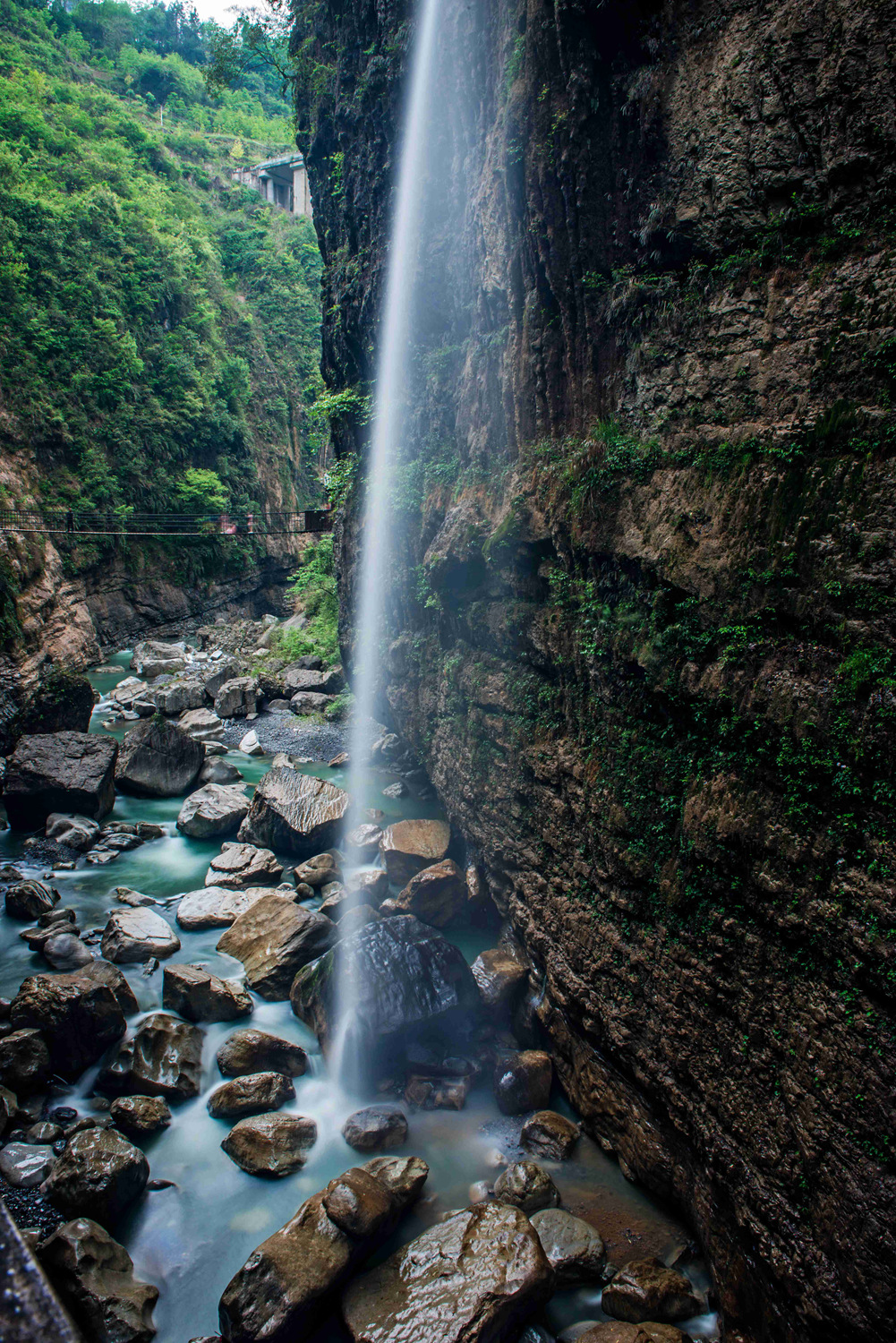 峡谷白练
