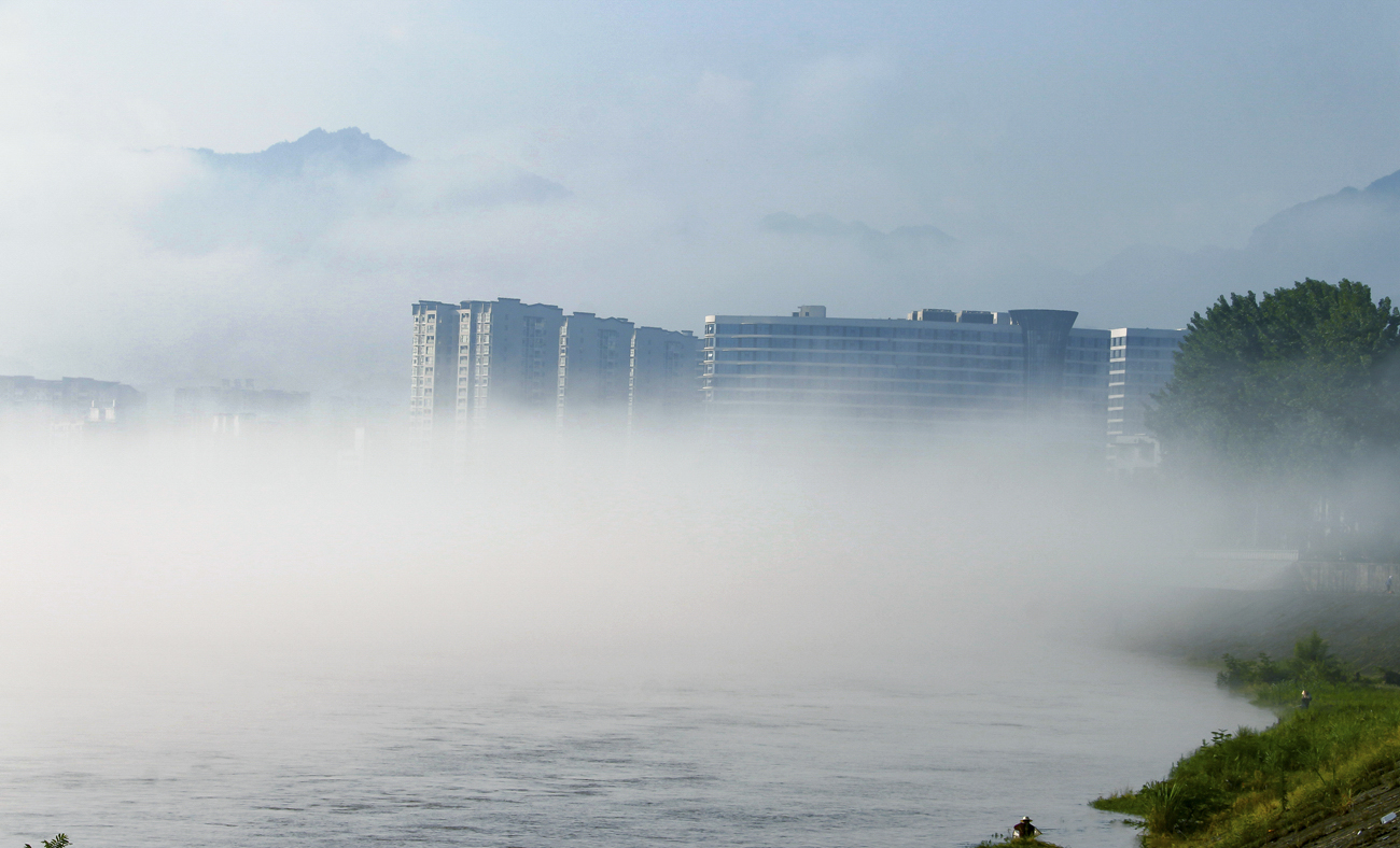 若隐若现华天城