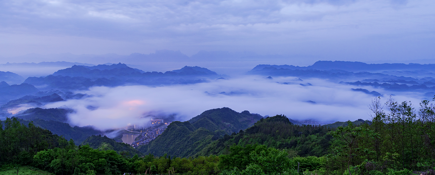 层峦叠嶂