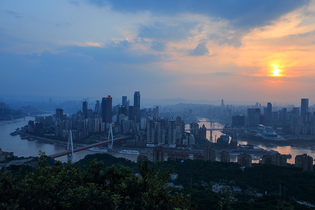 雾都夕照