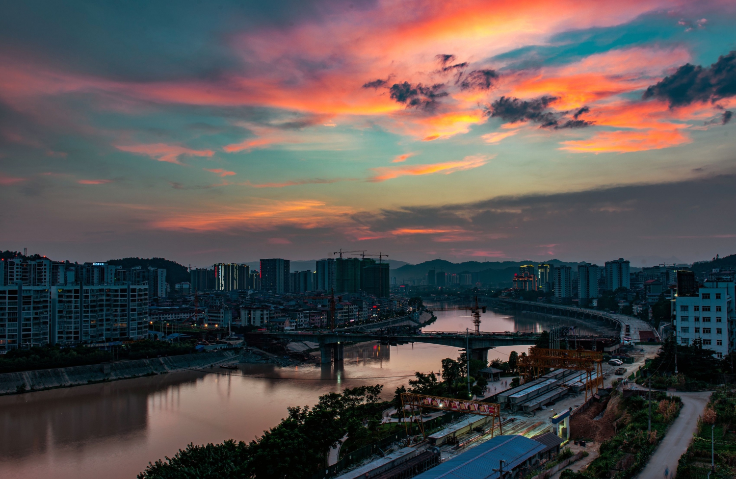 不断变化的大桥风景