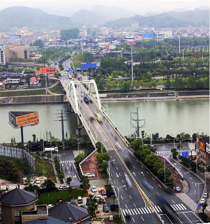 雨后大庸桥