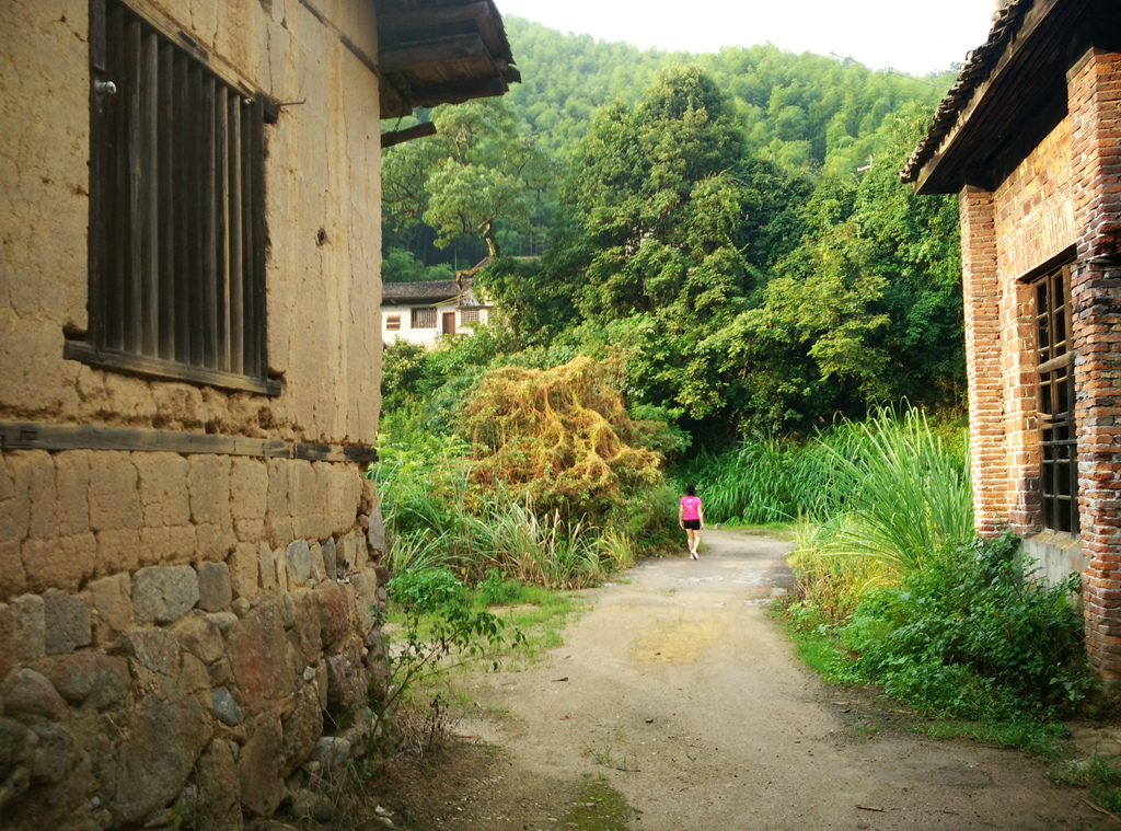 走进山村