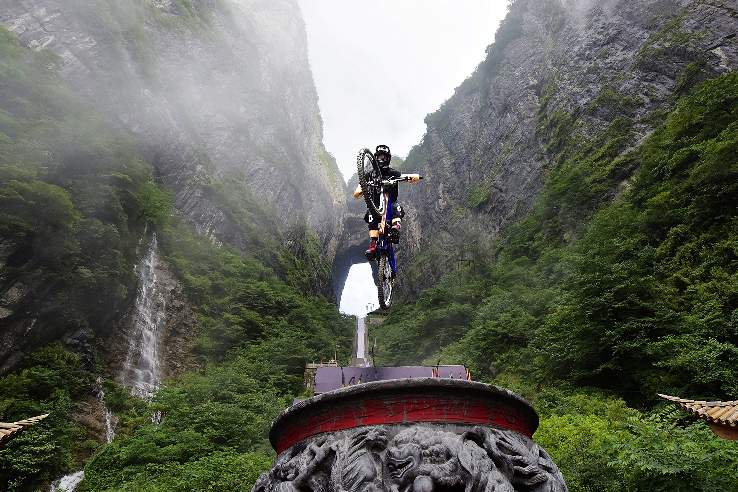 飞跃天门