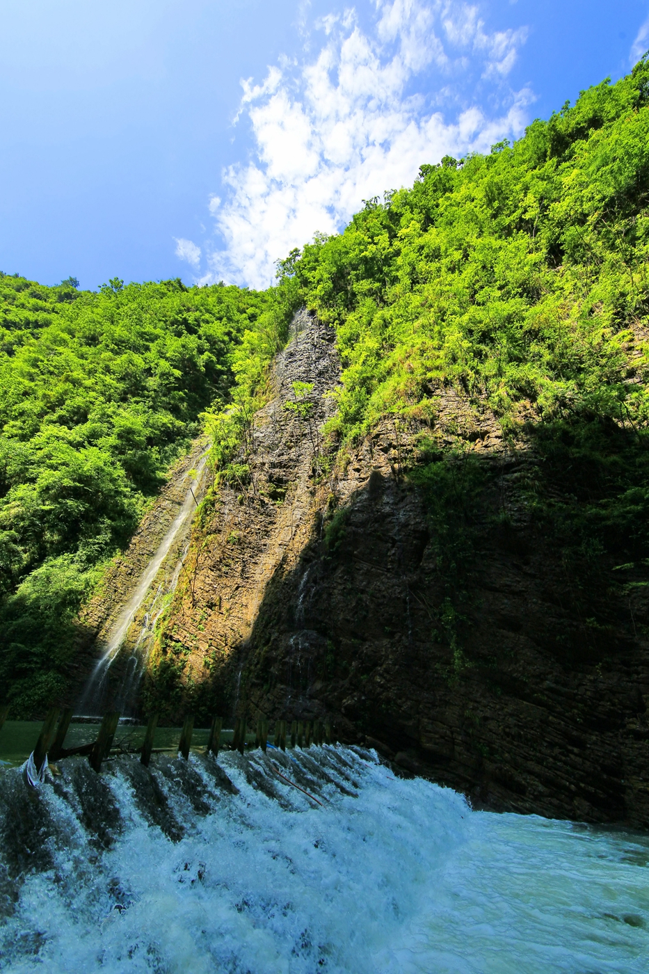 峡谷云水
