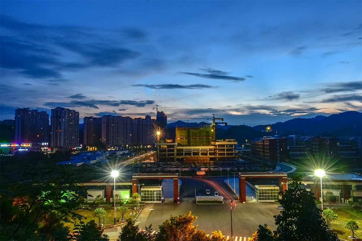张家界技校夜景