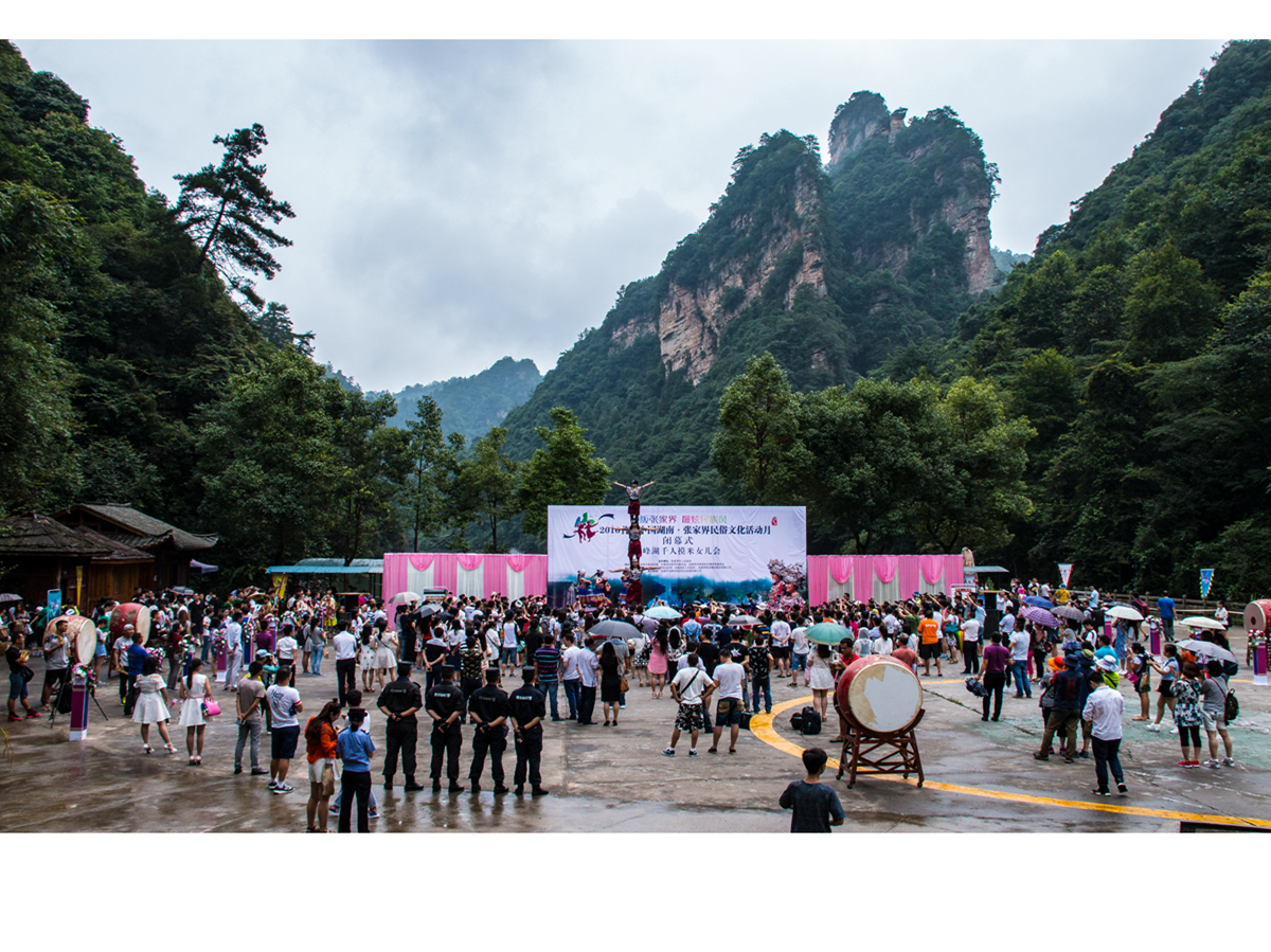 摸米女儿会现场