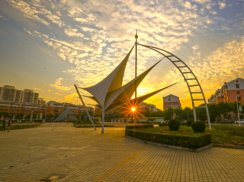 小区早晨