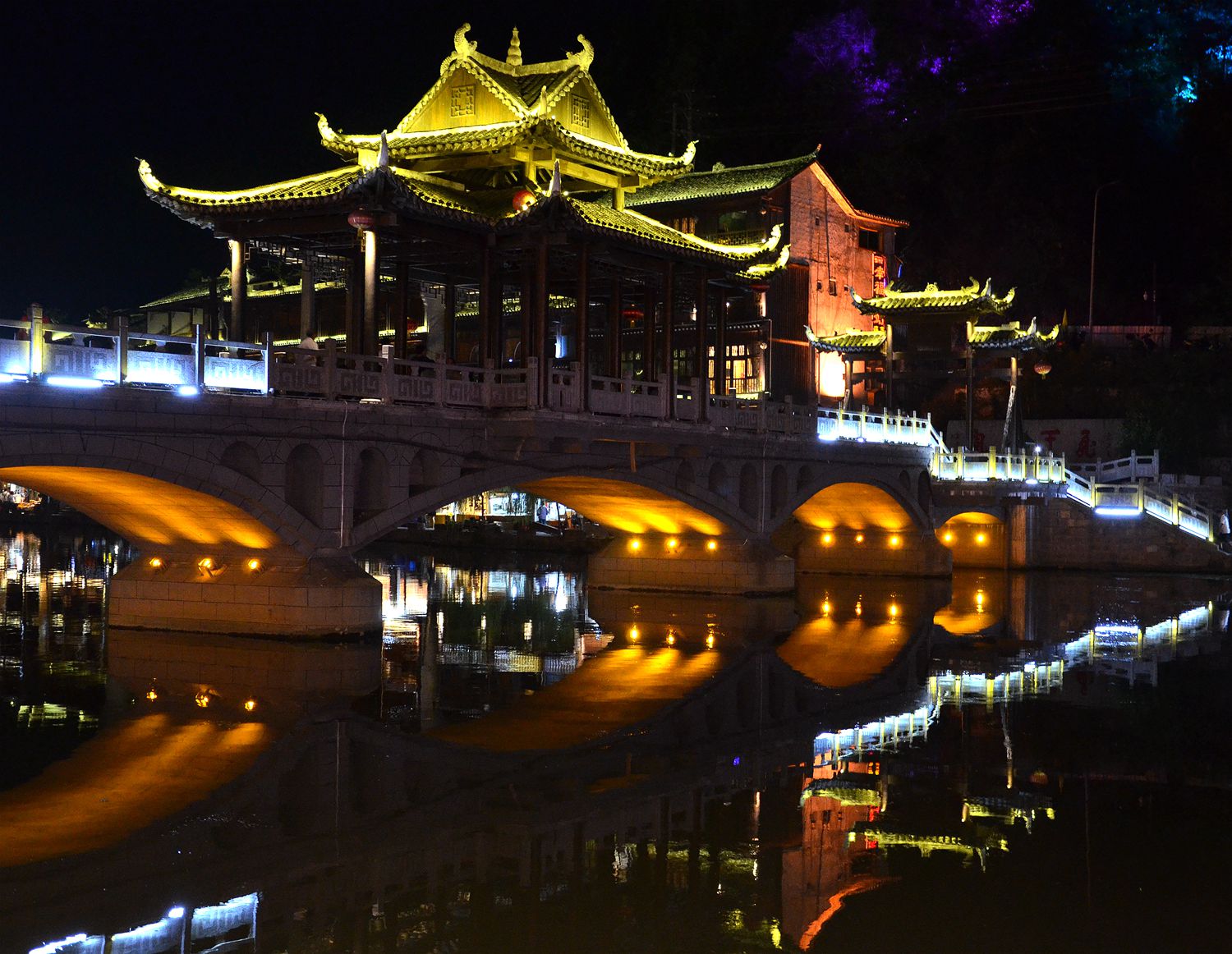 古城夜色