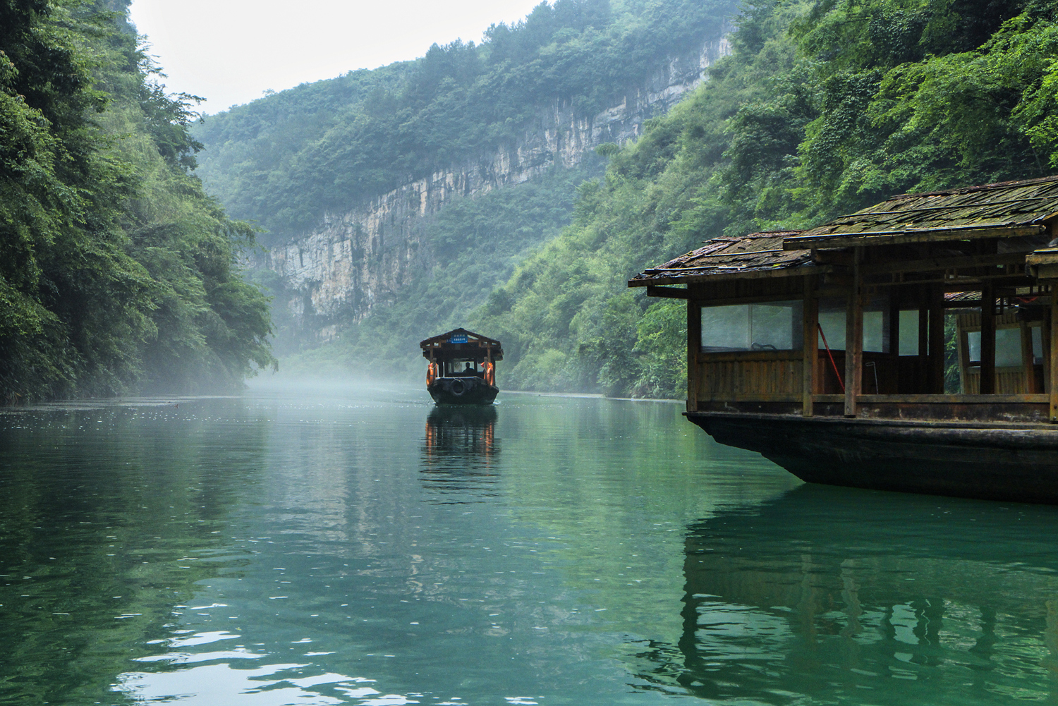 迎面驶来