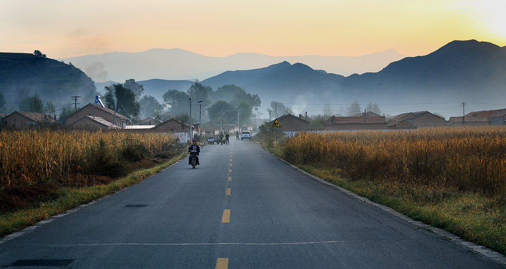 路过小山村