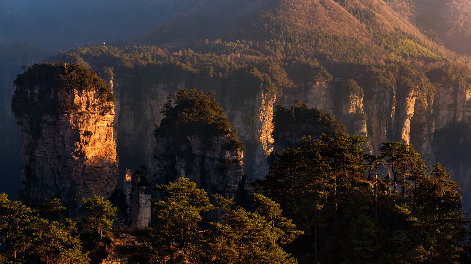 峰林迎朝霞