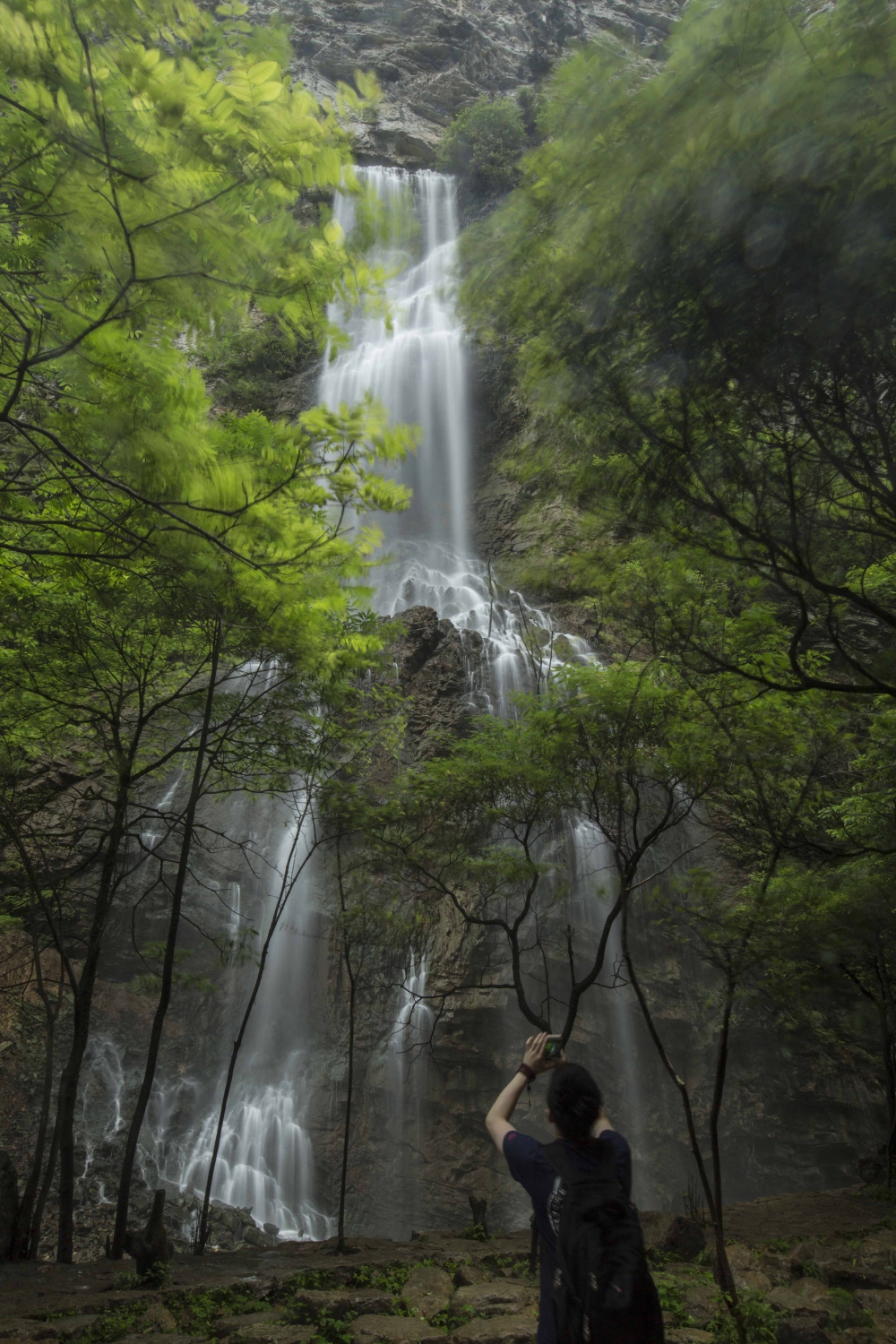 悠悠清水峡谷流