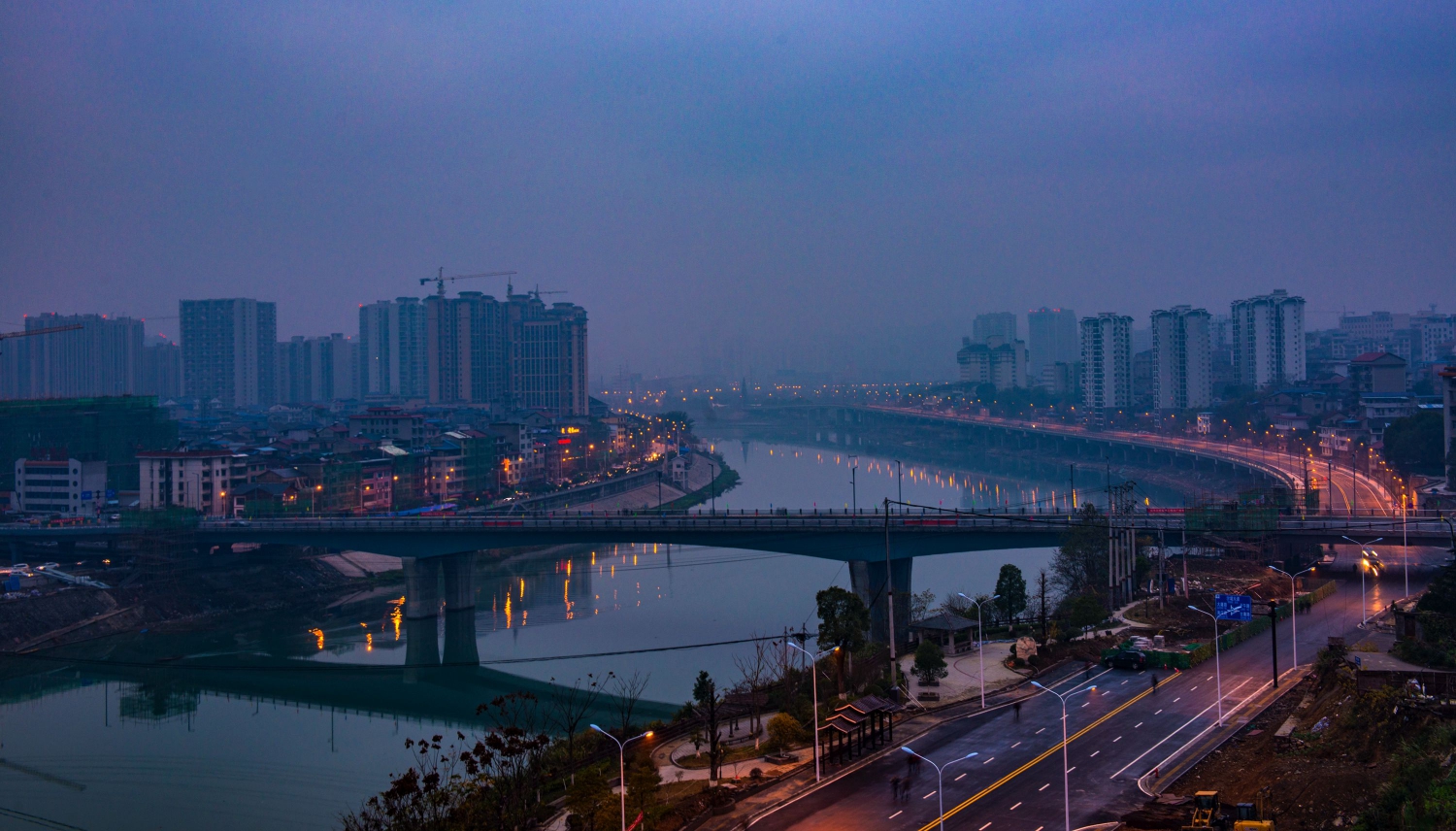 清晨中的澧水大桥