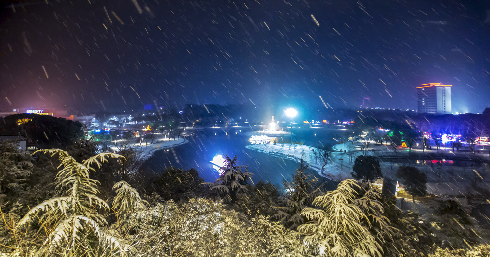 下雪拍摄石油公园A