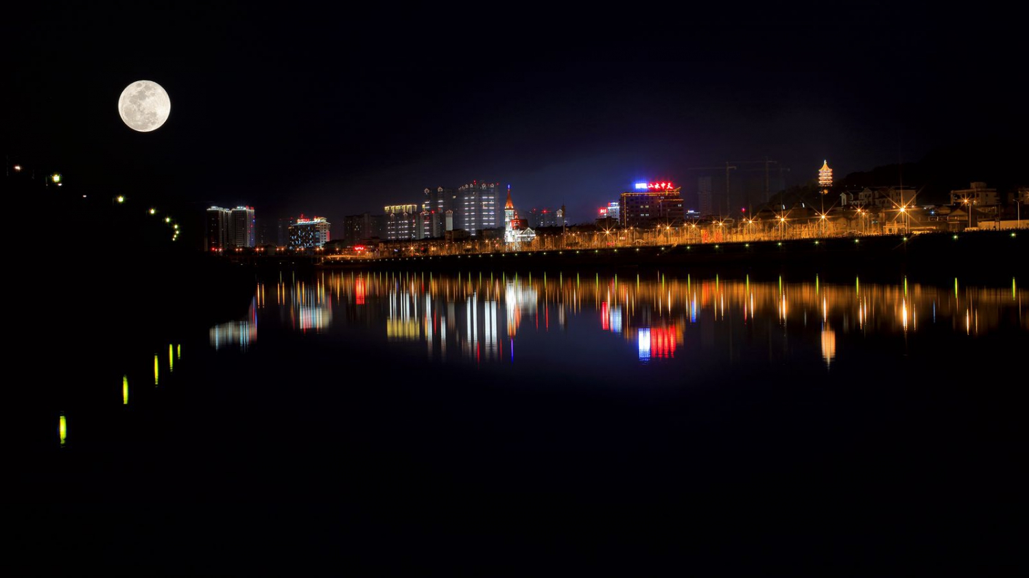 滨河夜色