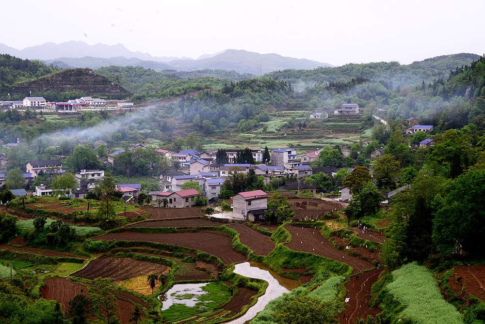 小山村的清晨