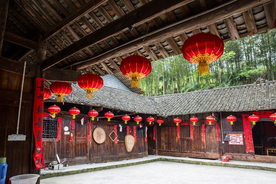 覃家大院