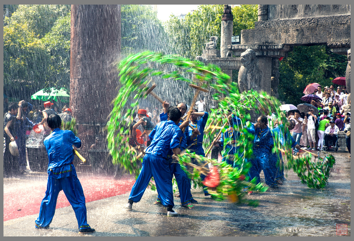 土家六月六《蛟龙戏水》