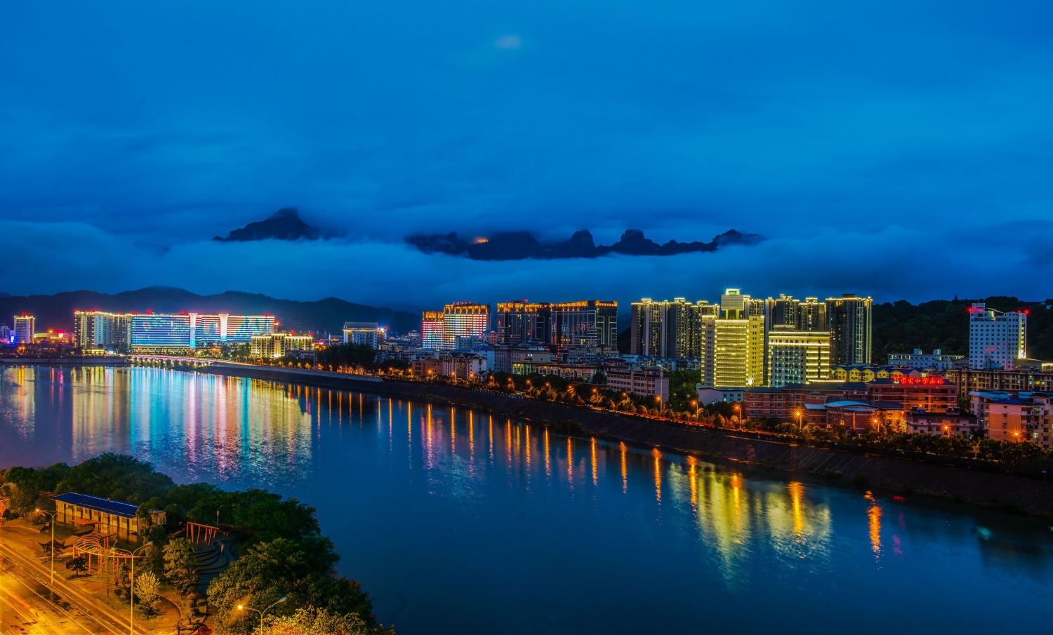 小城灯火