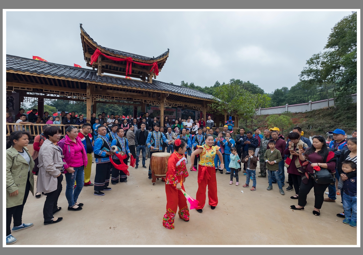 本土文化为斗牛场开业添彩