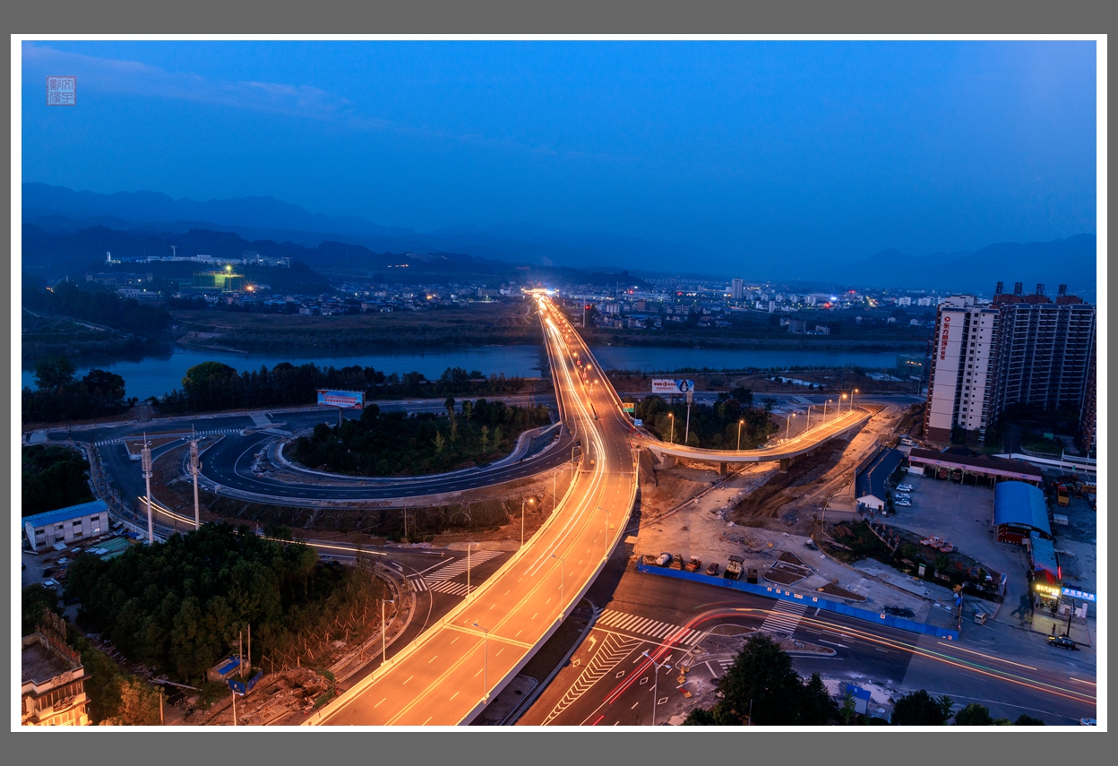 改建中的澧水大桥夜景