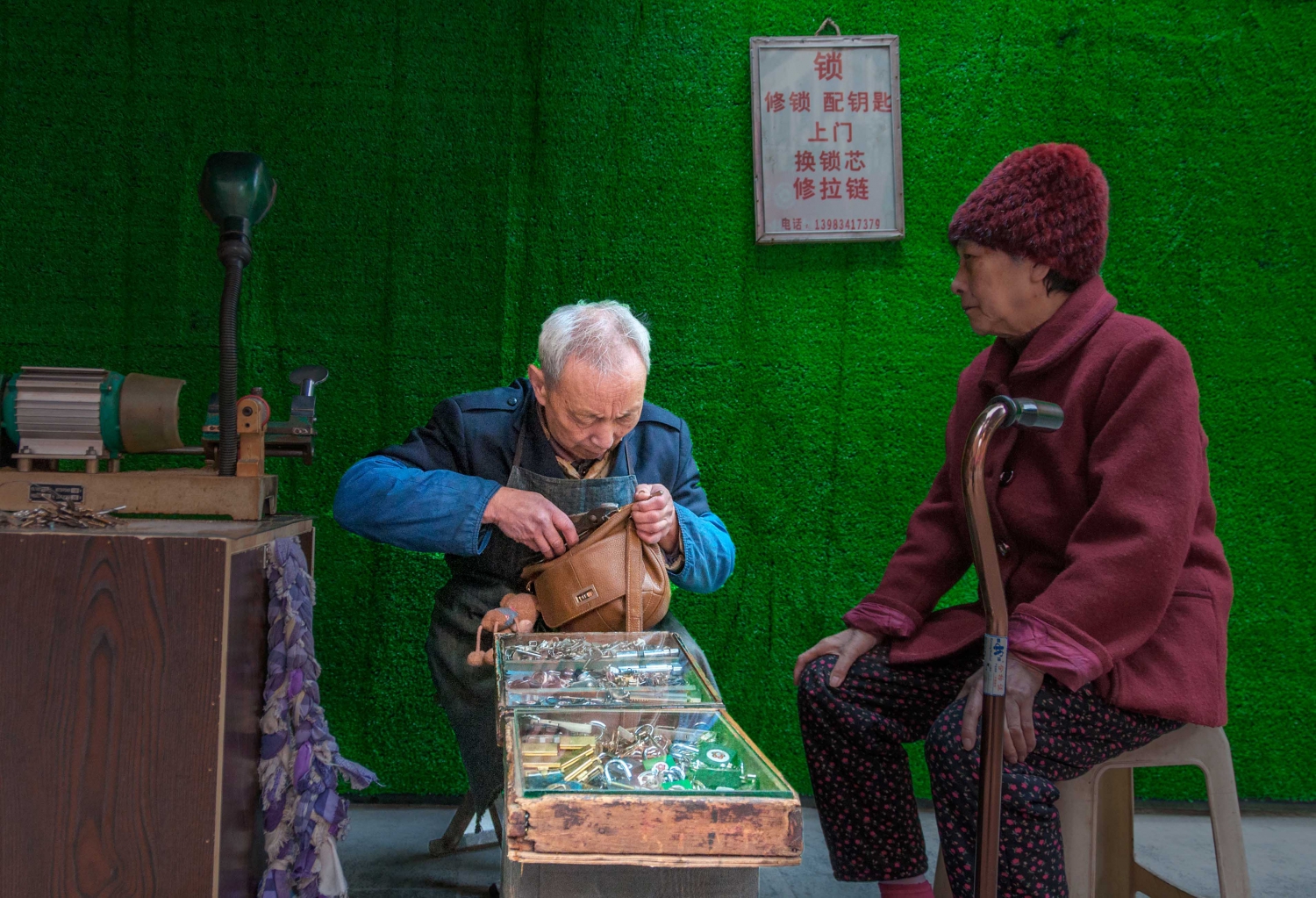 修锁老人