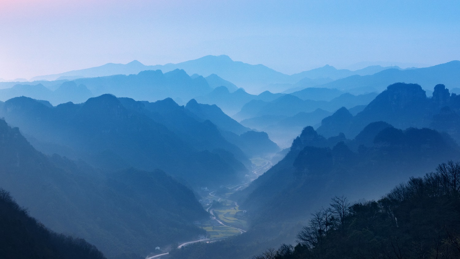 层峦叠嶂