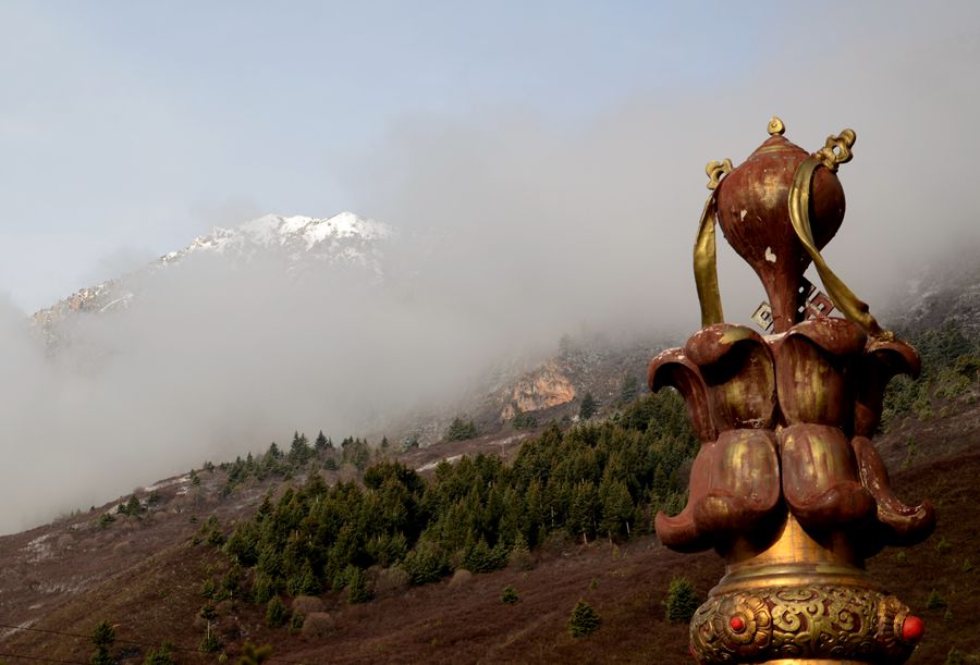 遥看雪山