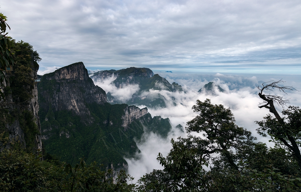 雨后天门山