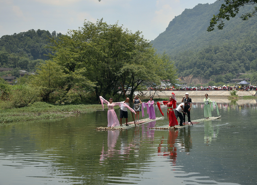 水上歌舞