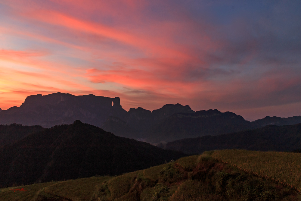 天门后山火烧云