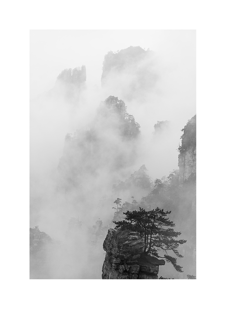 雾里石峰