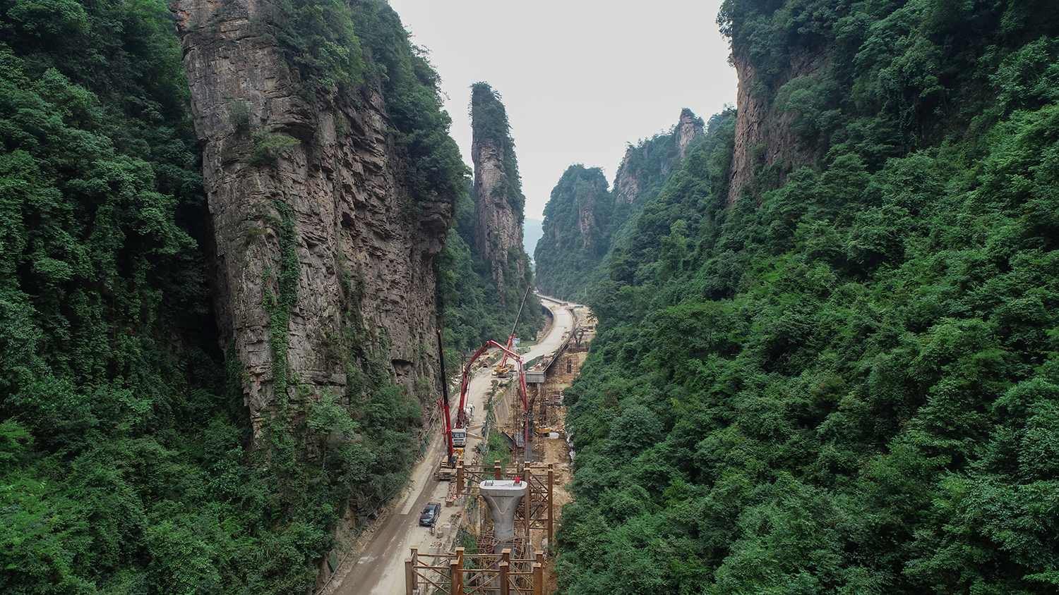 建设之中的武陵山大道